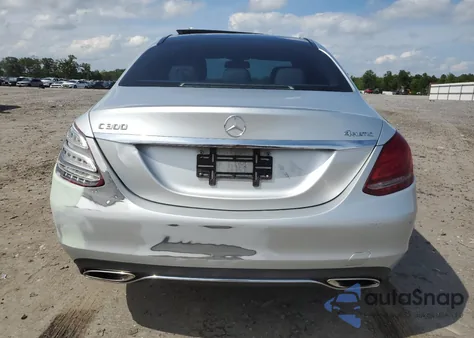 2015 Mercedes-Benz C 300 4Matic из США, поврежденный, VIN 55SWF4KB0FU015394